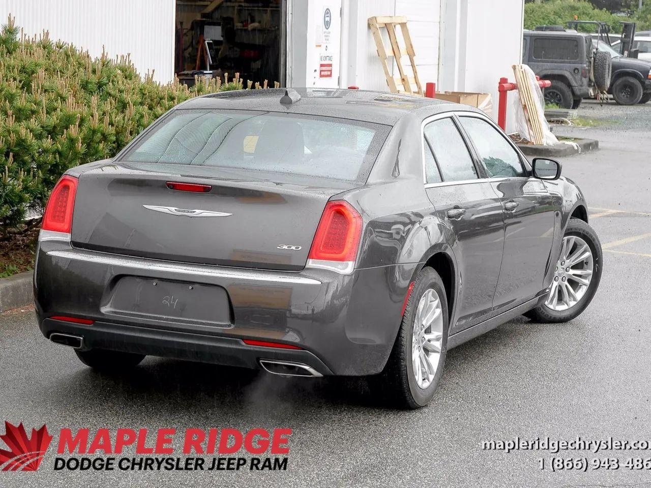2020 Chrysler 300 Touring-4