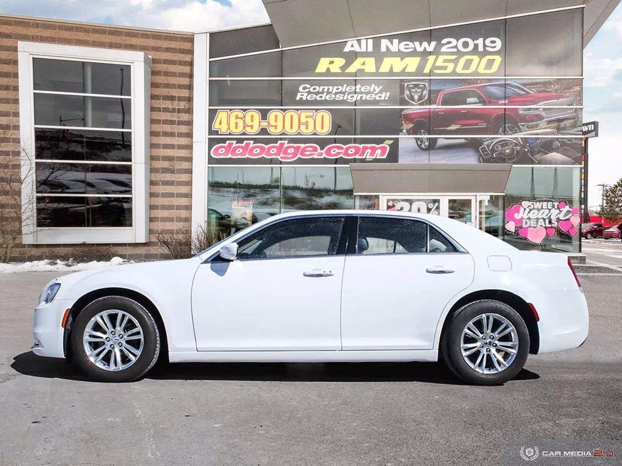 2020 Chrysler 300 Touring-1
