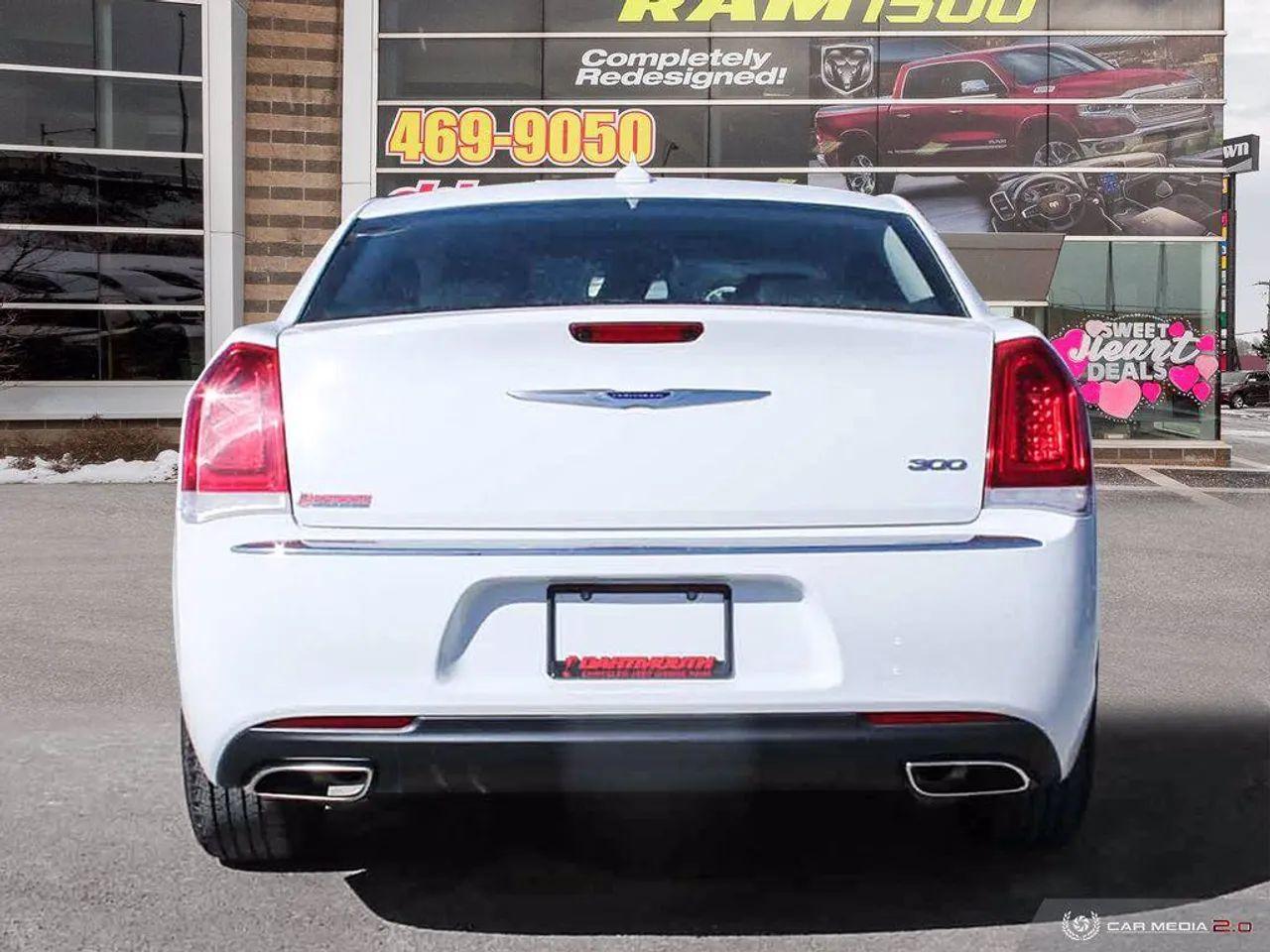 2020 Chrysler 300 Touring-4