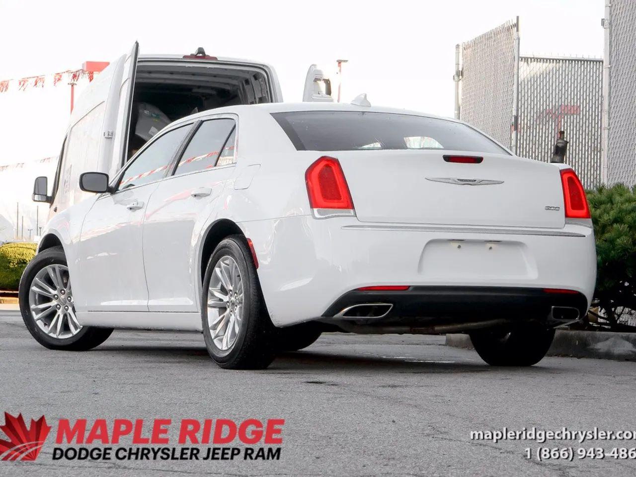 2020 Chrysler 300 Touring-3