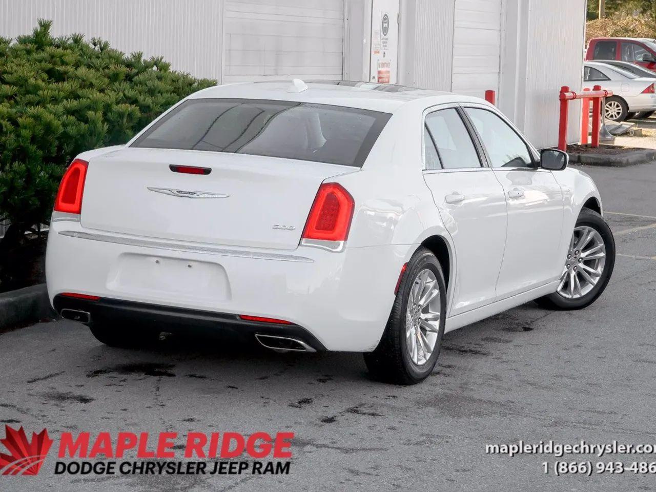 2020 Chrysler 300 Touring-4
