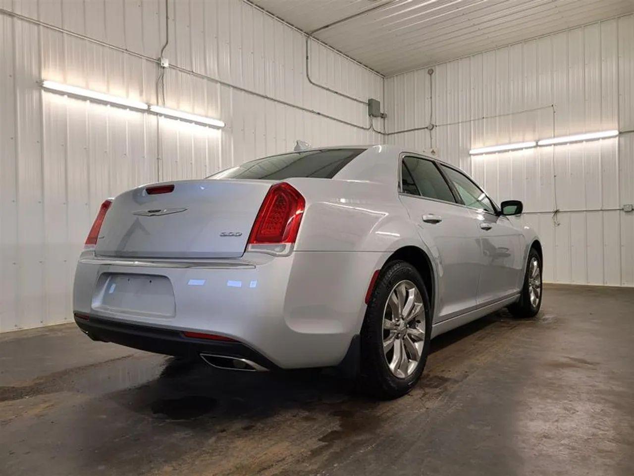 2020 Chrysler 300 Touring-2