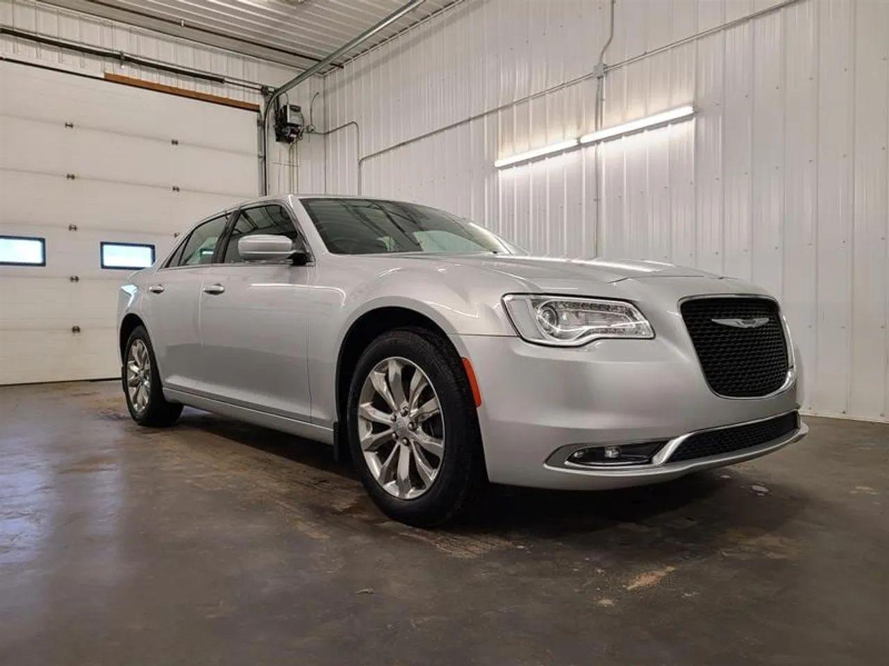 2020 Chrysler 300 Touring-3