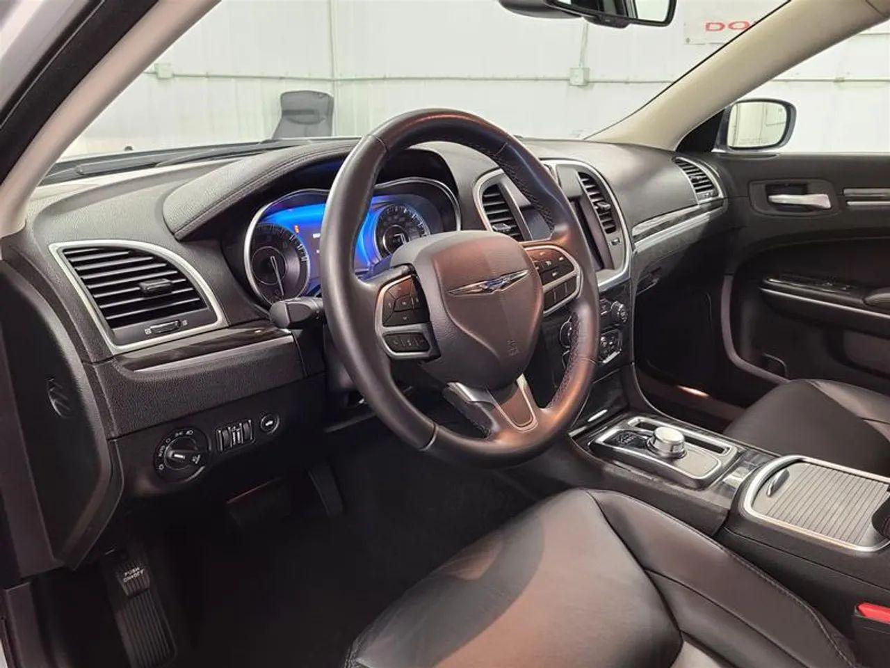 2020 Chrysler 300 Touring-4