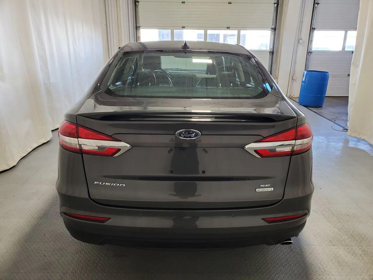 2020 Ford Fusion SE-2