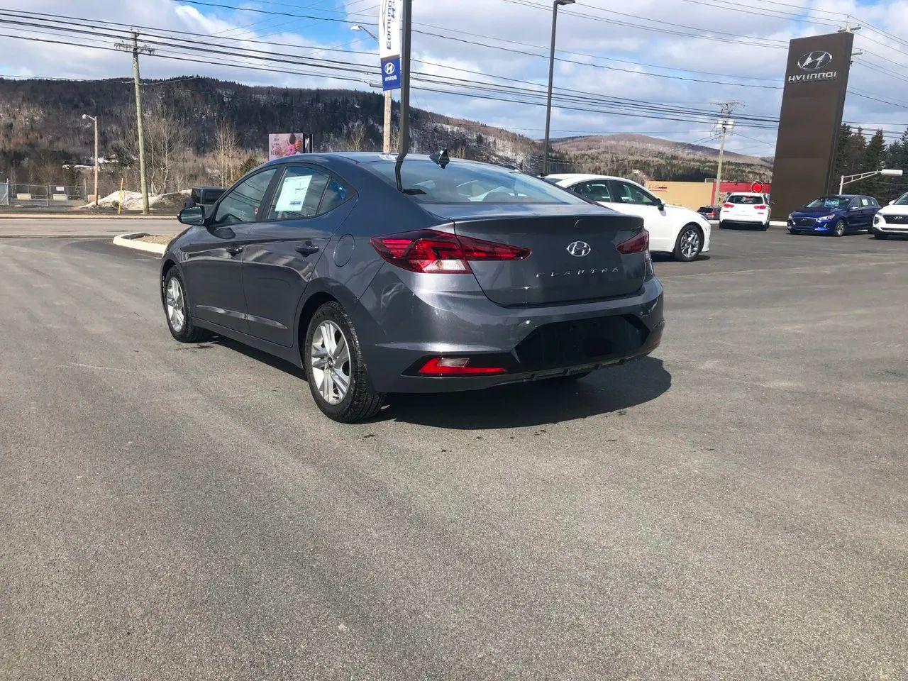 2020 Hyundai Elantra Preferred-2