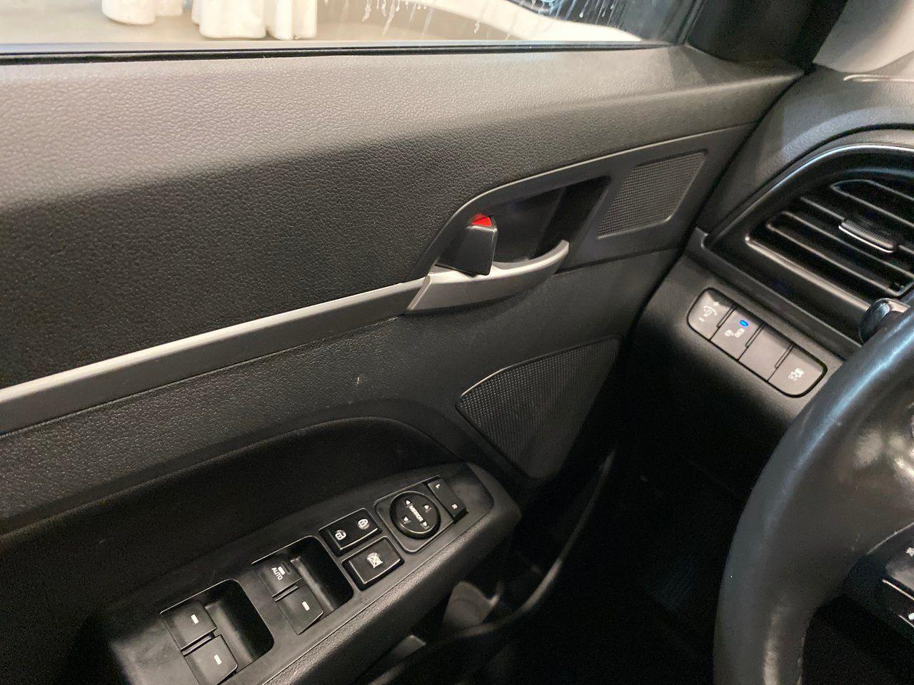 2020 Hyundai Elantra Preferred-3