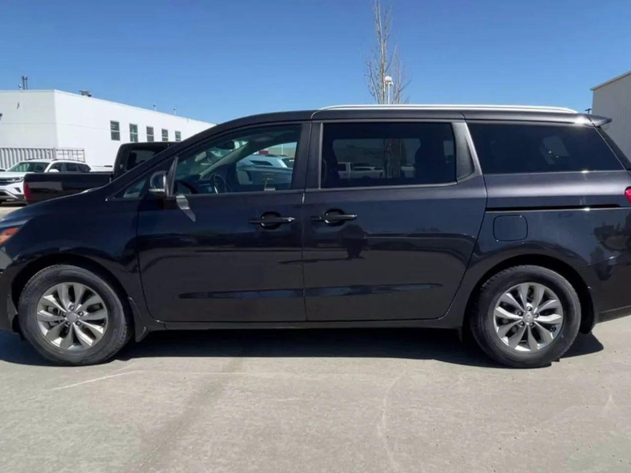 2020 Kia Sedona LX-4