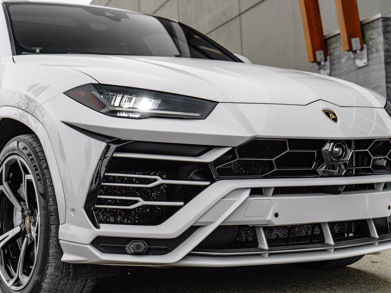 2020 Lamborghini Urus Base-2
