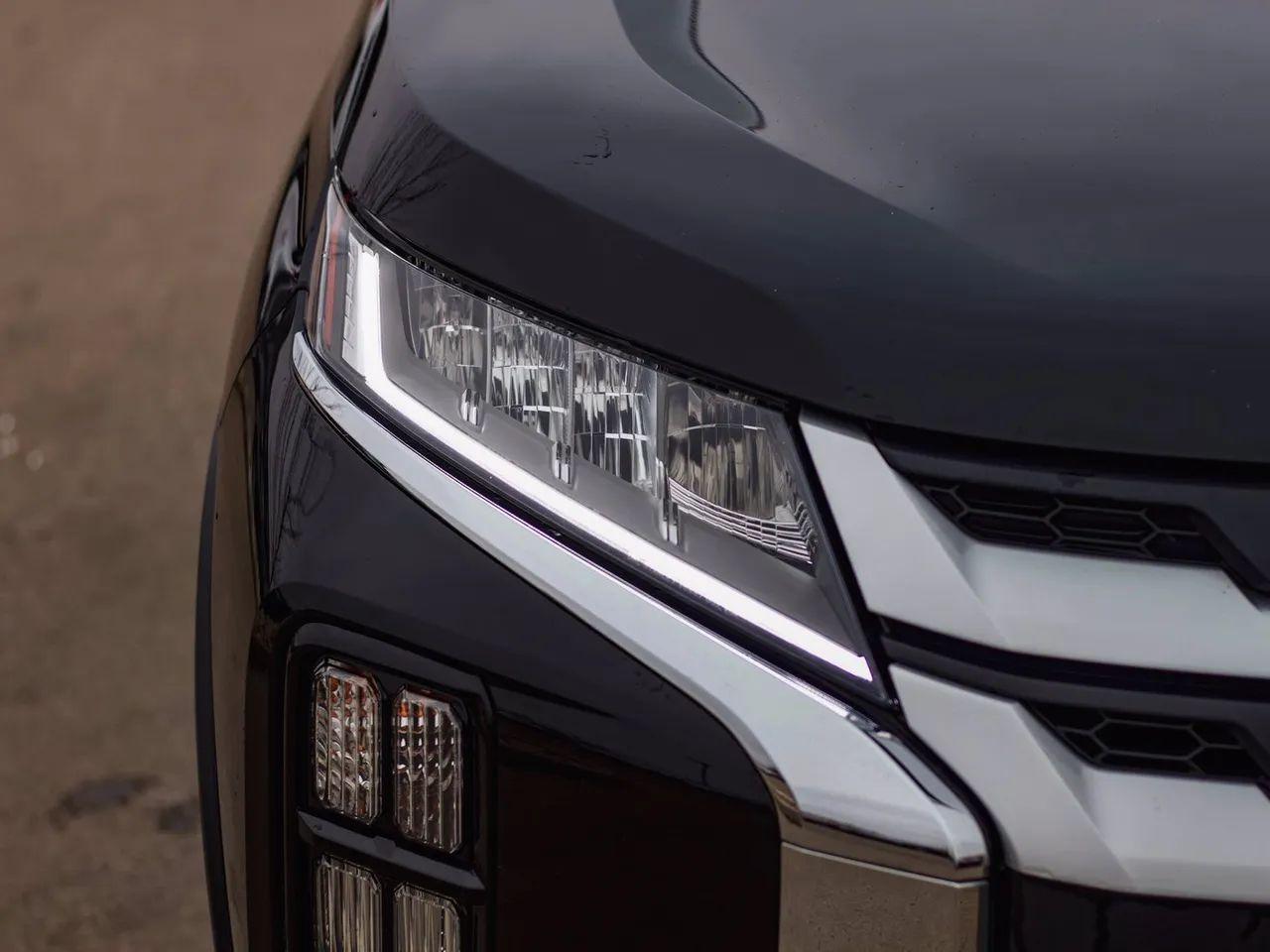 2020 Mitsubishi RVR SE-4