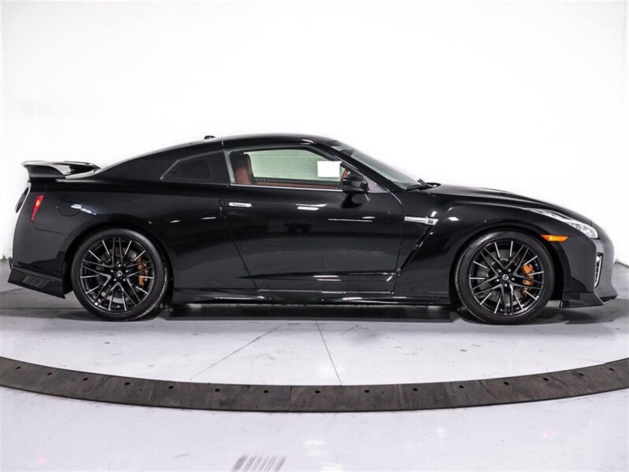 2020 Nissan GT-R Premium-3