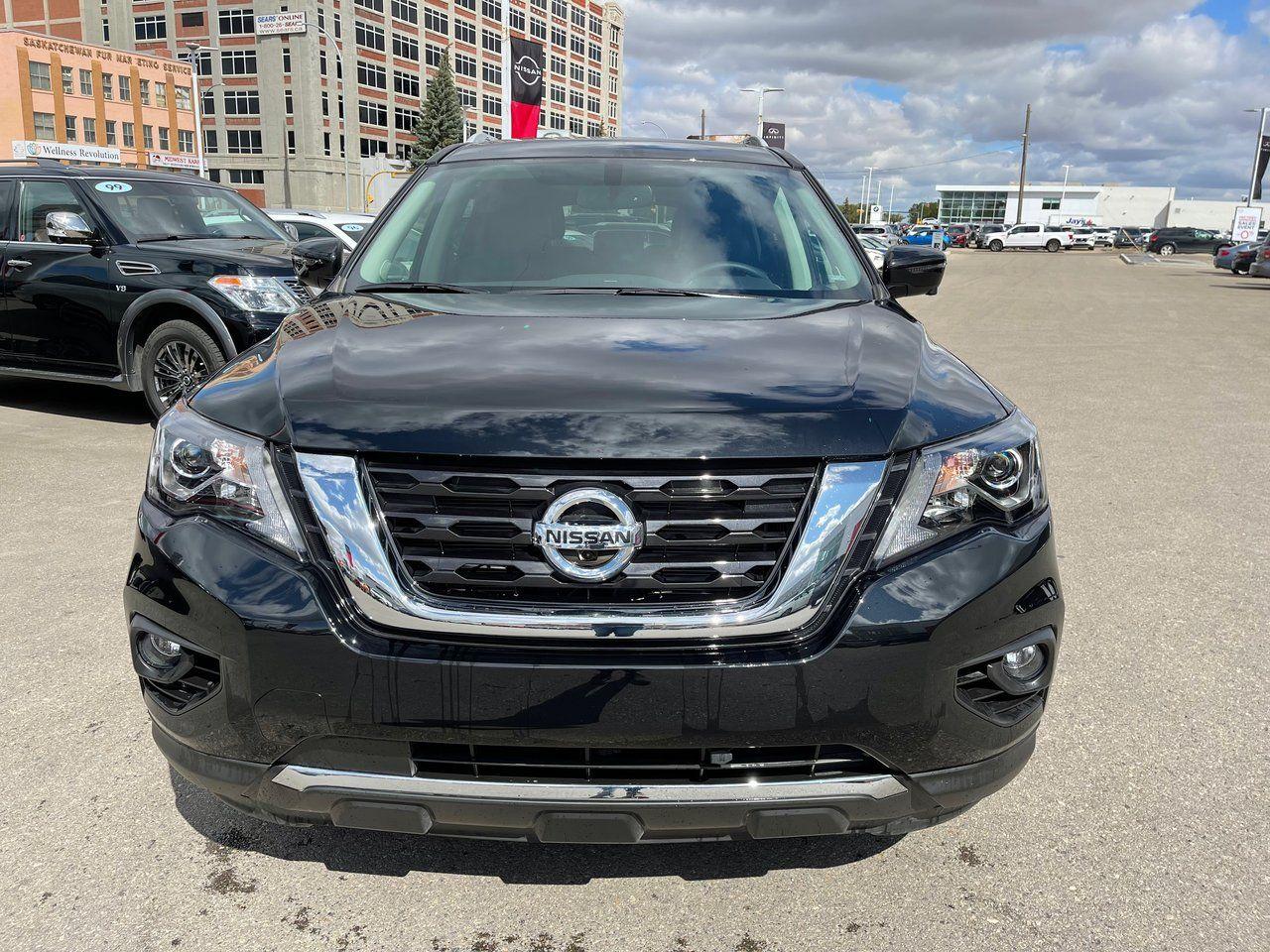 2020 Nissan Pathfinder Platinum-2