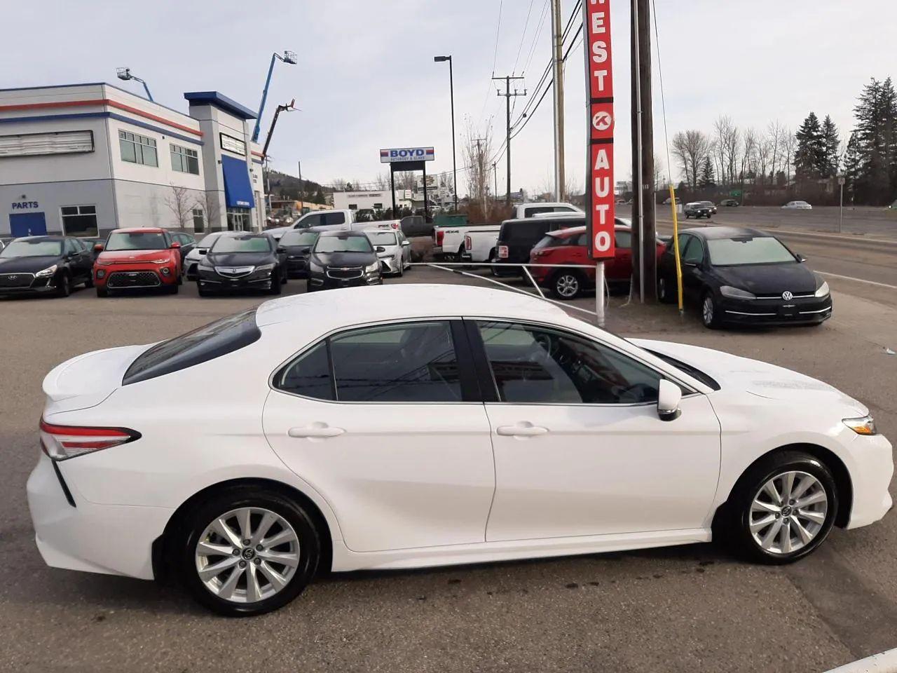 2020 Toyota Camry SE-3