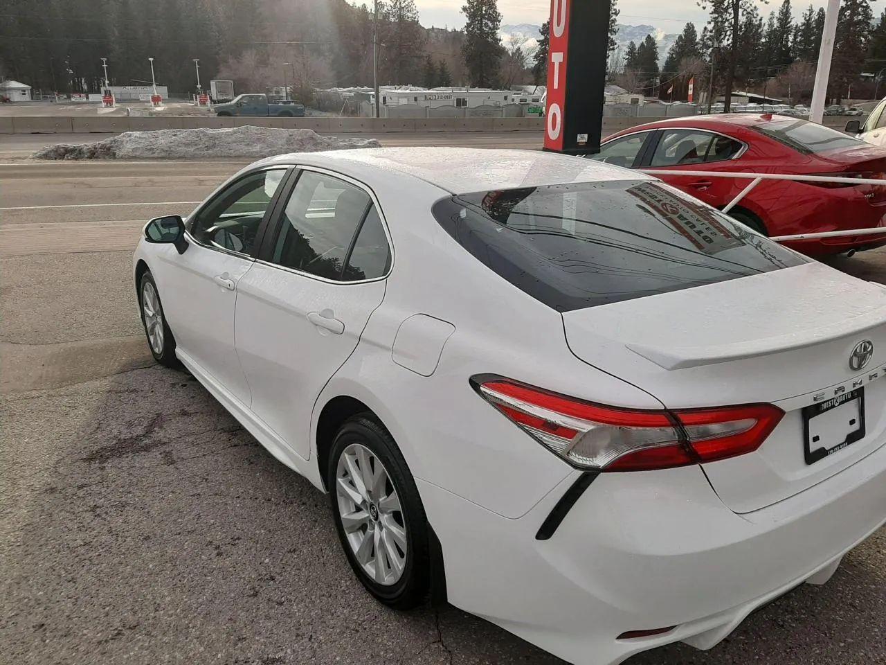 2020 Toyota Camry SE-4