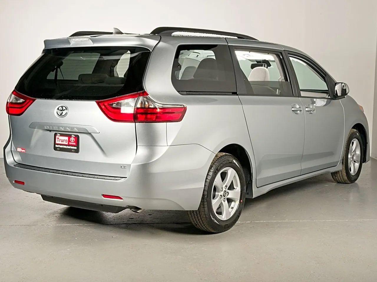 2020 Toyota Sienna LE-1