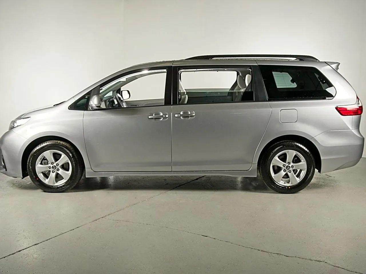 2020 Toyota Sienna LE-2
