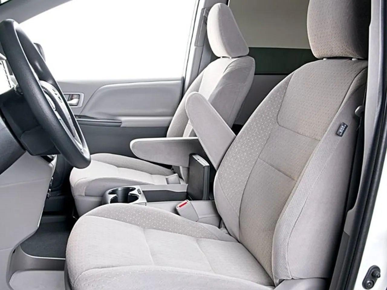 2020 Toyota Sienna LE-3