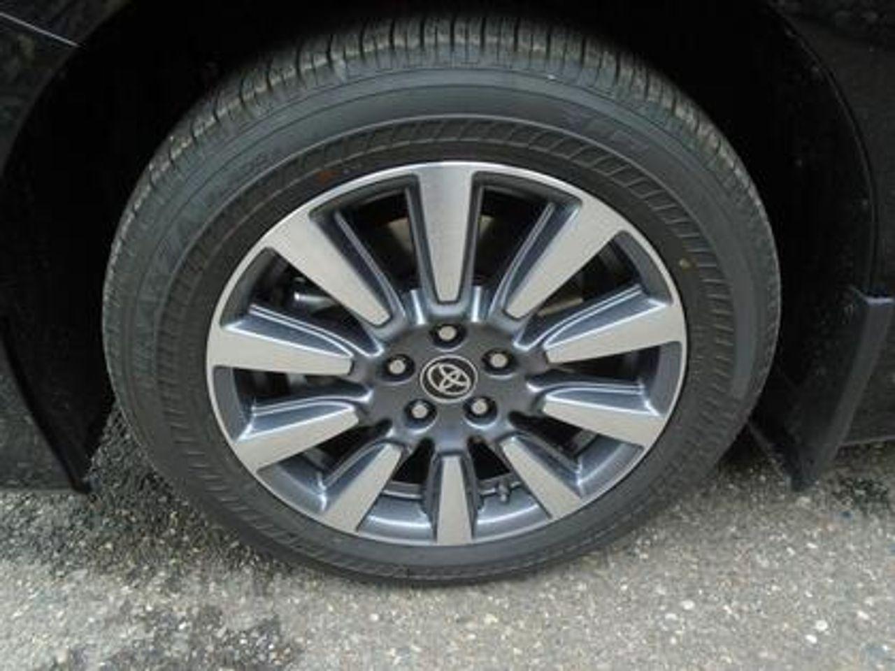 2020 Toyota Sienna LE-4