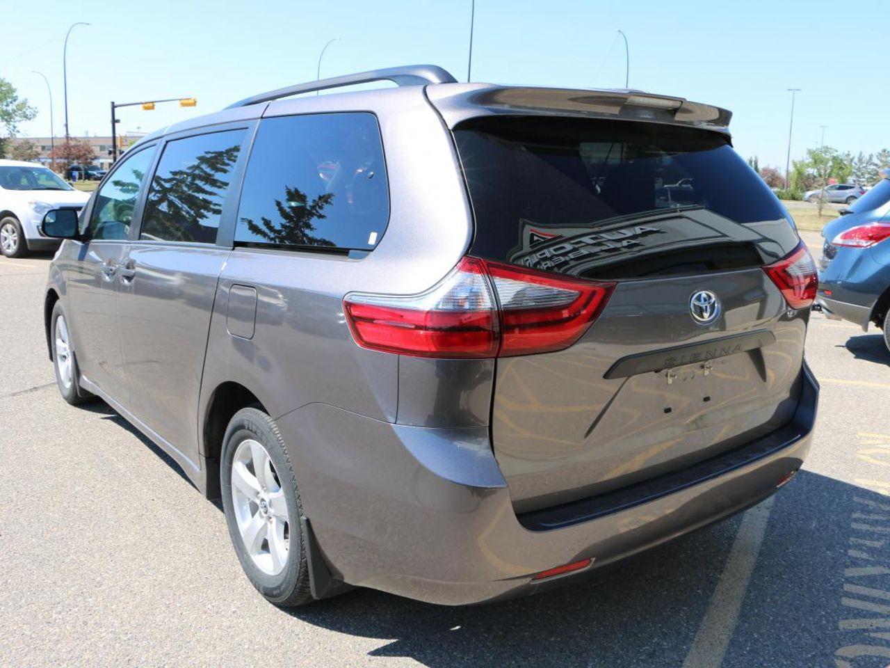 2020 Toyota Sienna LE-2