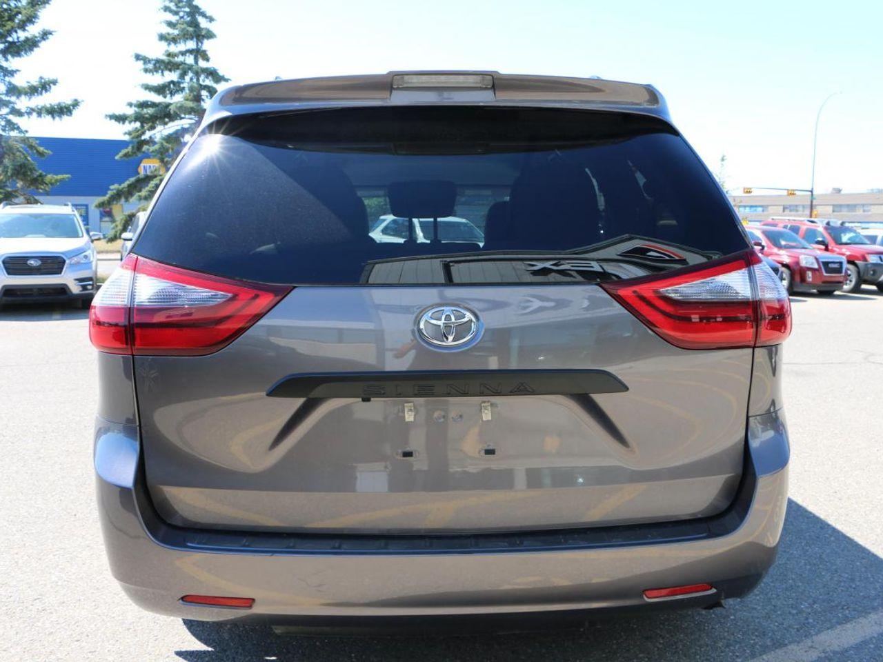 2020 Toyota Sienna LE-3