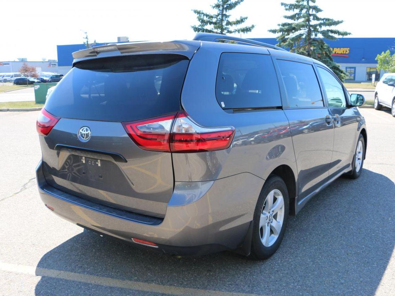2020 Toyota Sienna LE-4