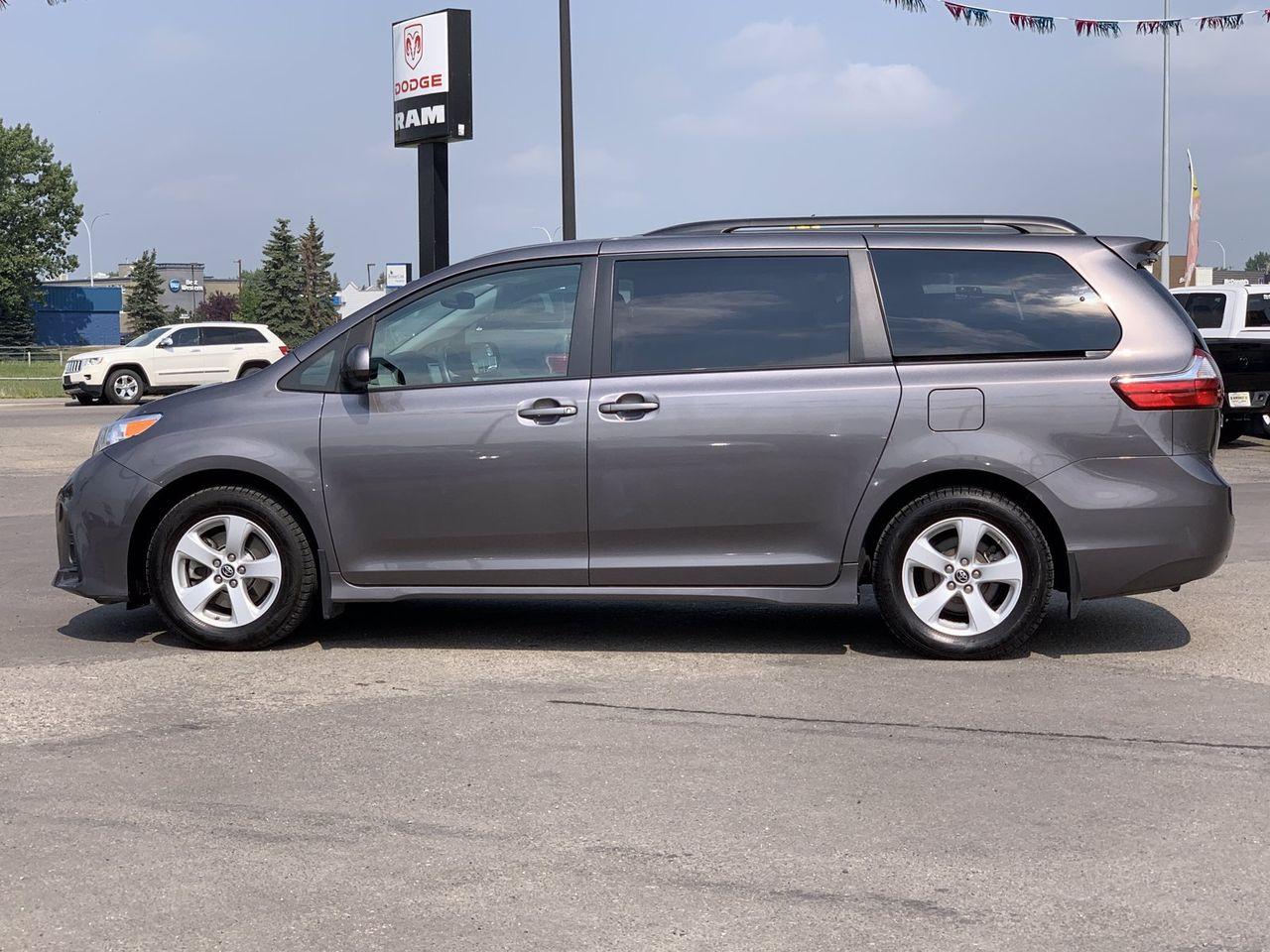 2020 Toyota Sienna LE-4