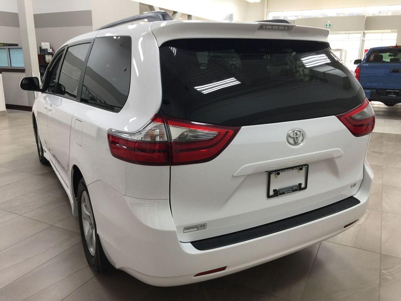 2020 Toyota Sienna LE-4