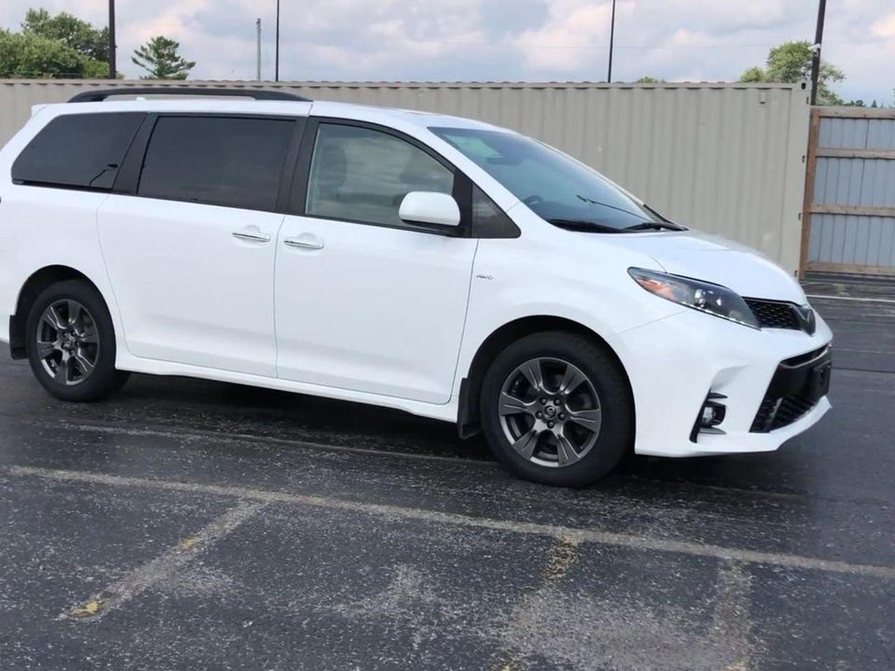 2020 Toyota Sienna SE-1