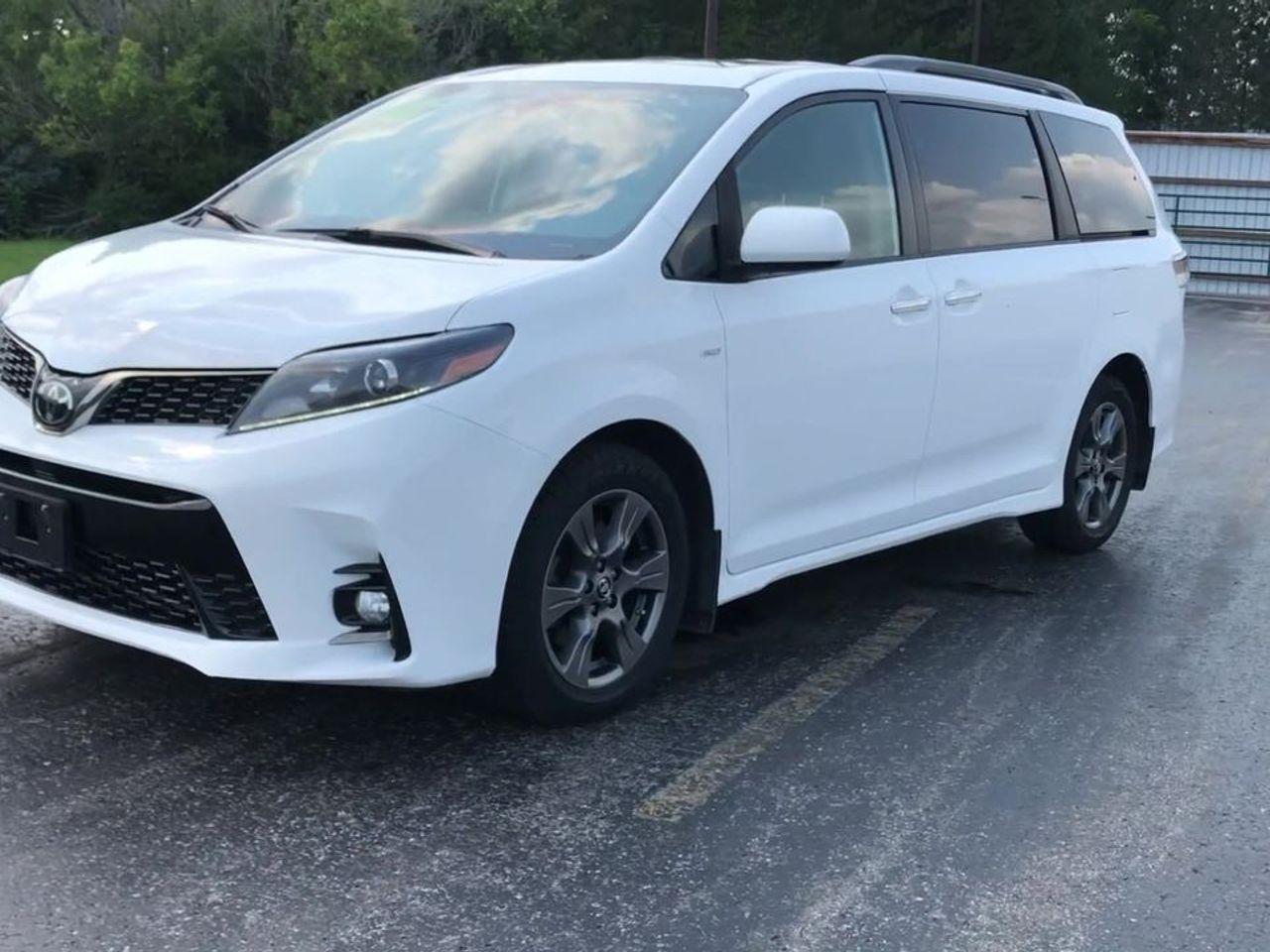 2020 Toyota Sienna SE-3