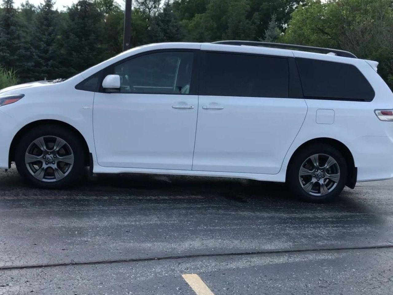 2020 Toyota Sienna SE-4