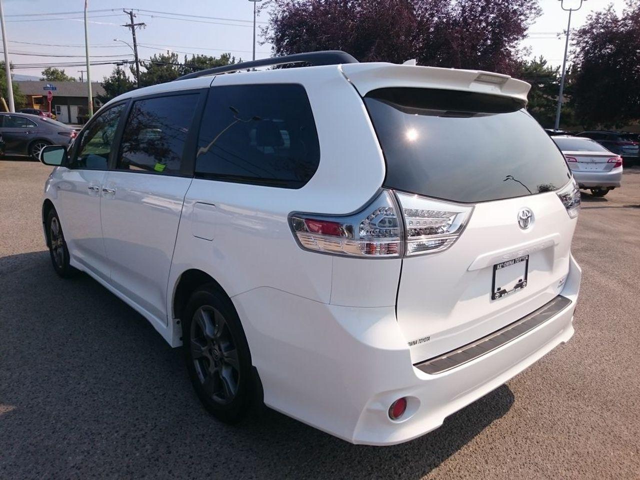 2020 Toyota Sienna SE-3