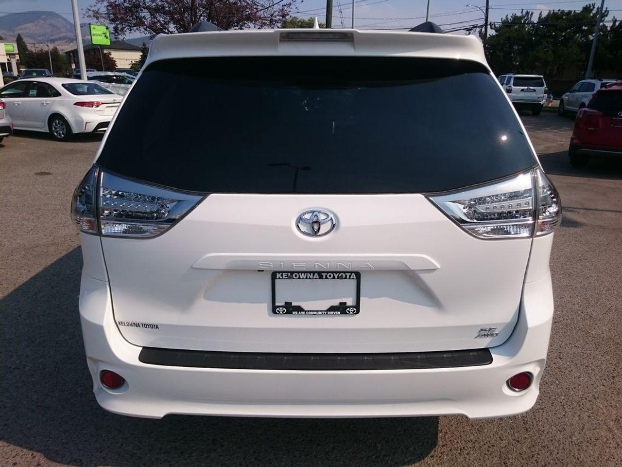 2020 Toyota Sienna SE-4