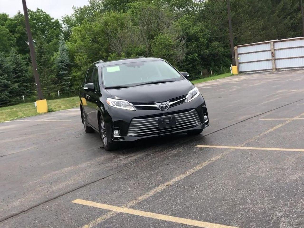 2020 Toyota Sienna XLE-2