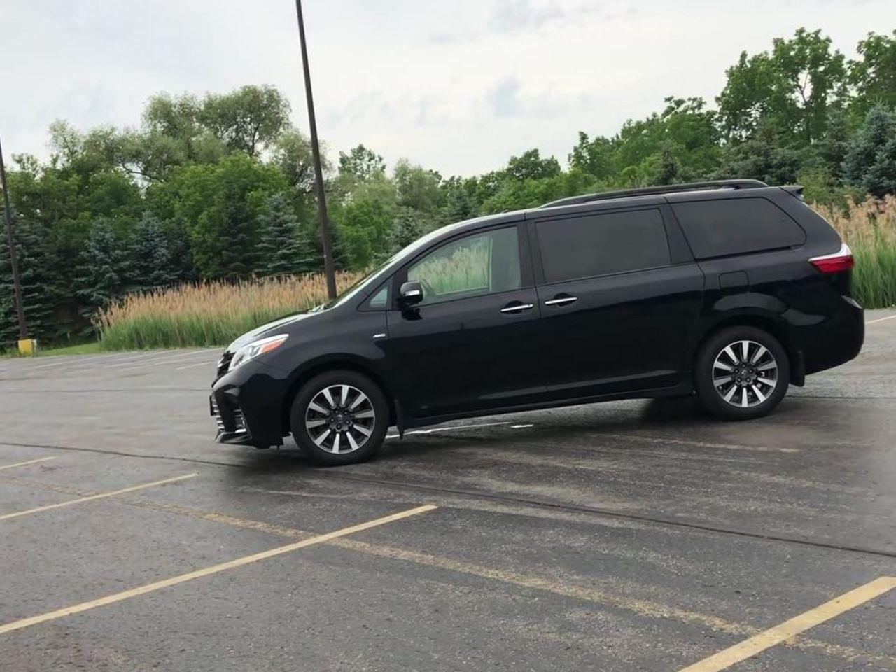 2020 Toyota Sienna XLE-4
