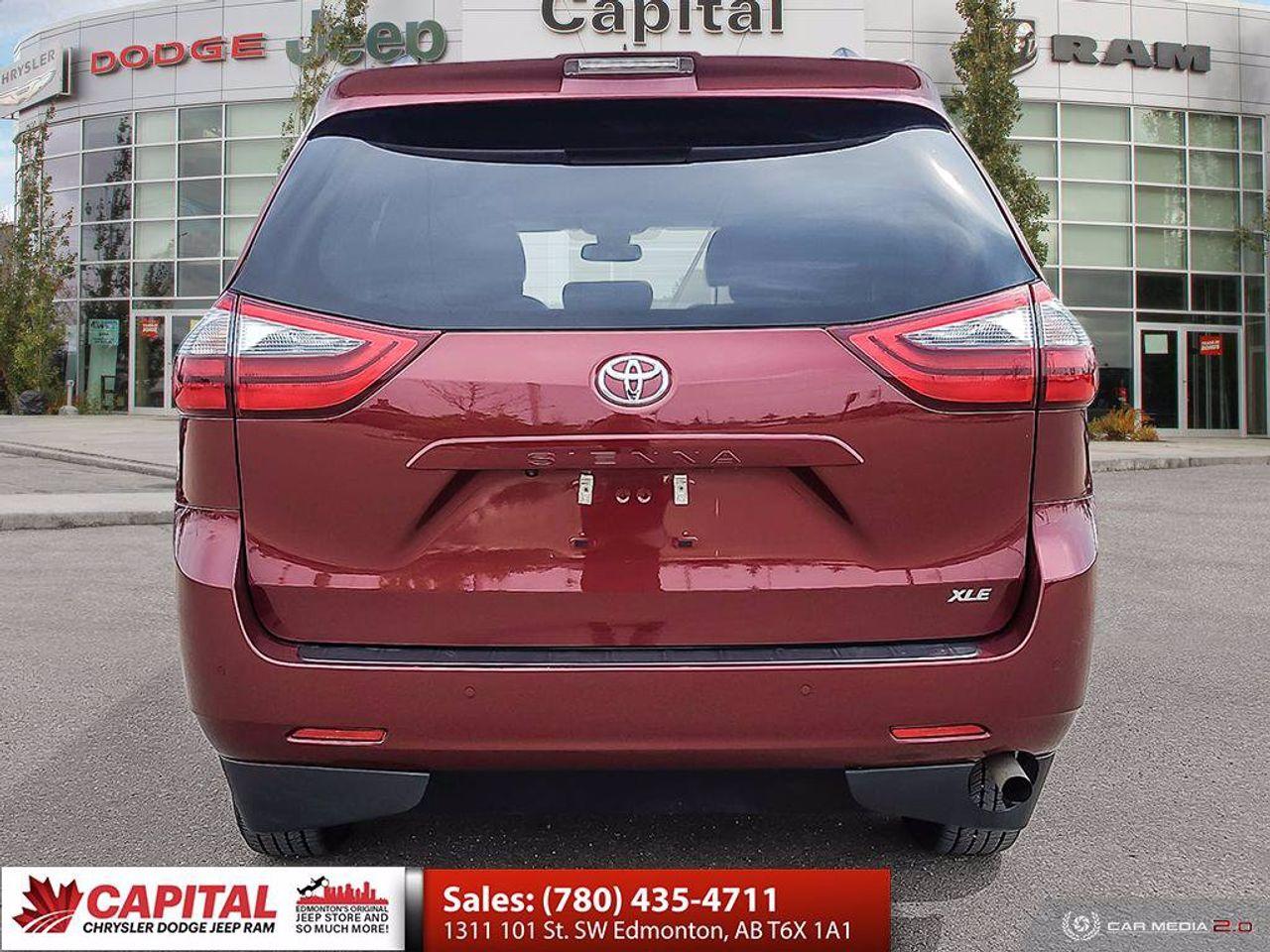 2020 Toyota Sienna XLE-4