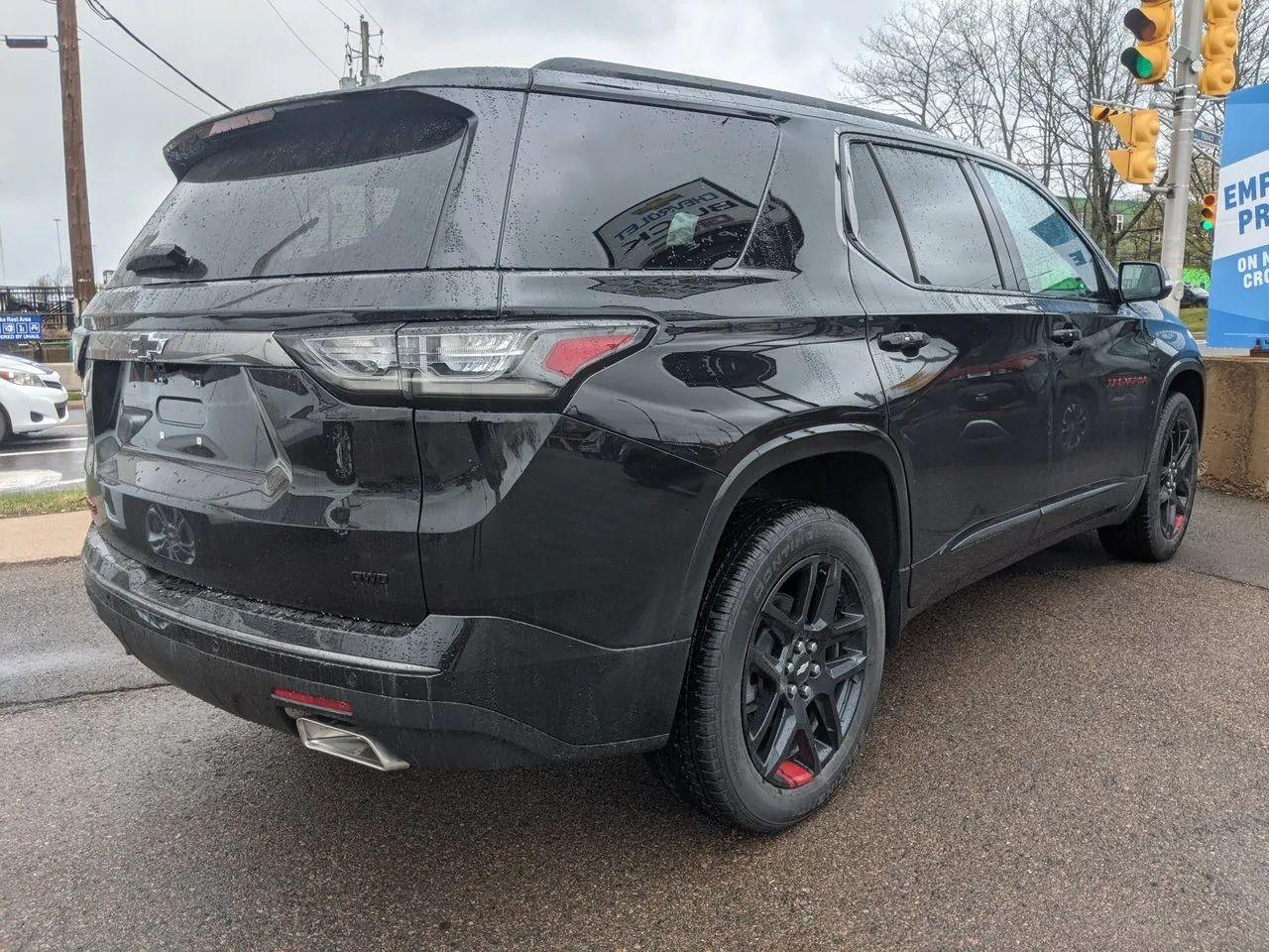 2021 Chevrolet Traverse Premier-2
