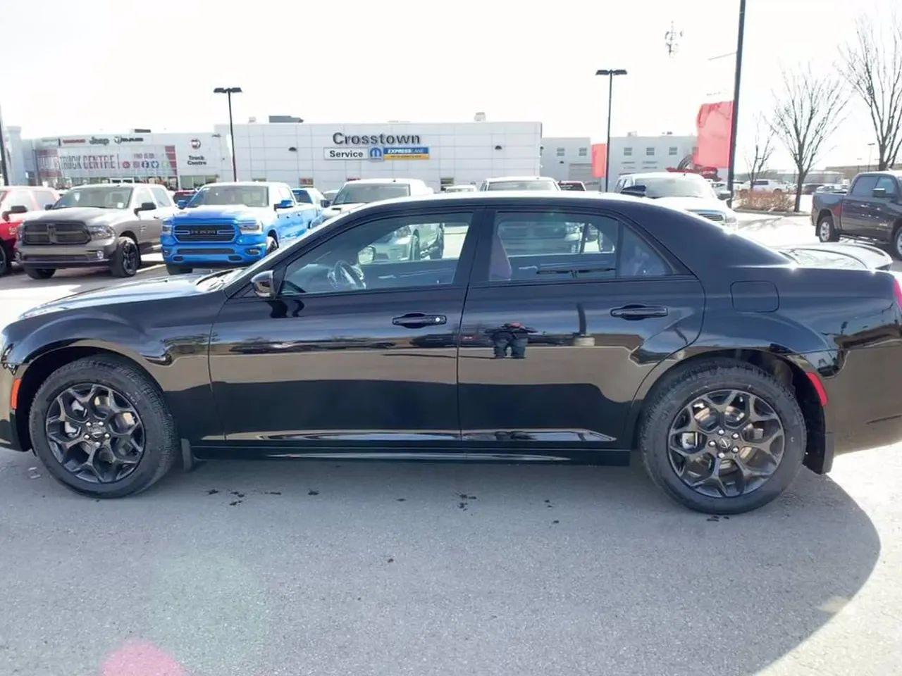 2021 Chrysler 300 LX-4