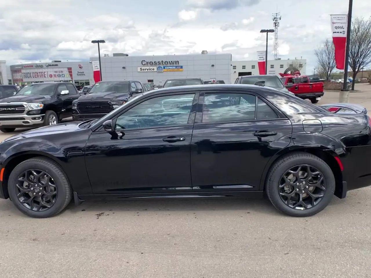 2021 Chrysler 300 LX-4