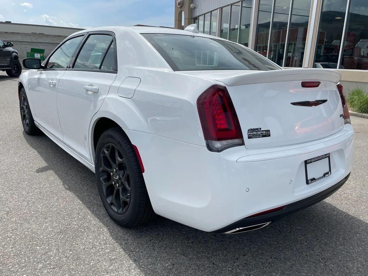 2021 Chrysler 300 LX-2
