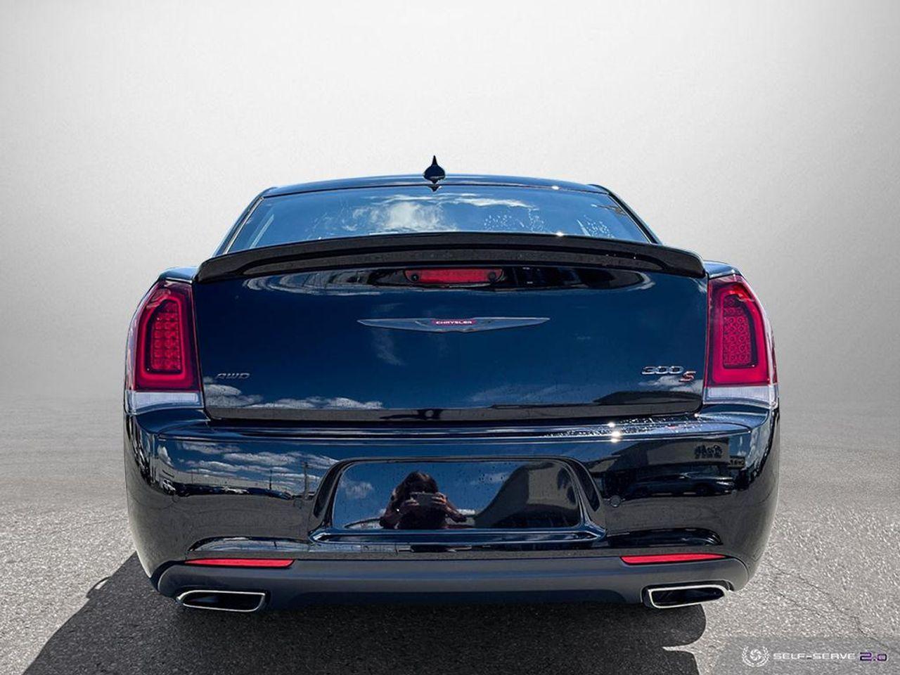 2021 Chrysler 300 LX-4