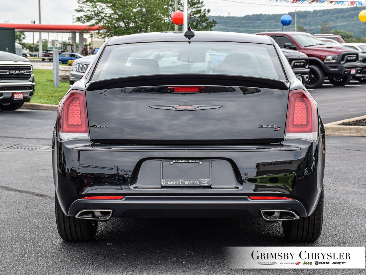 2021 Chrysler 300 LX-4