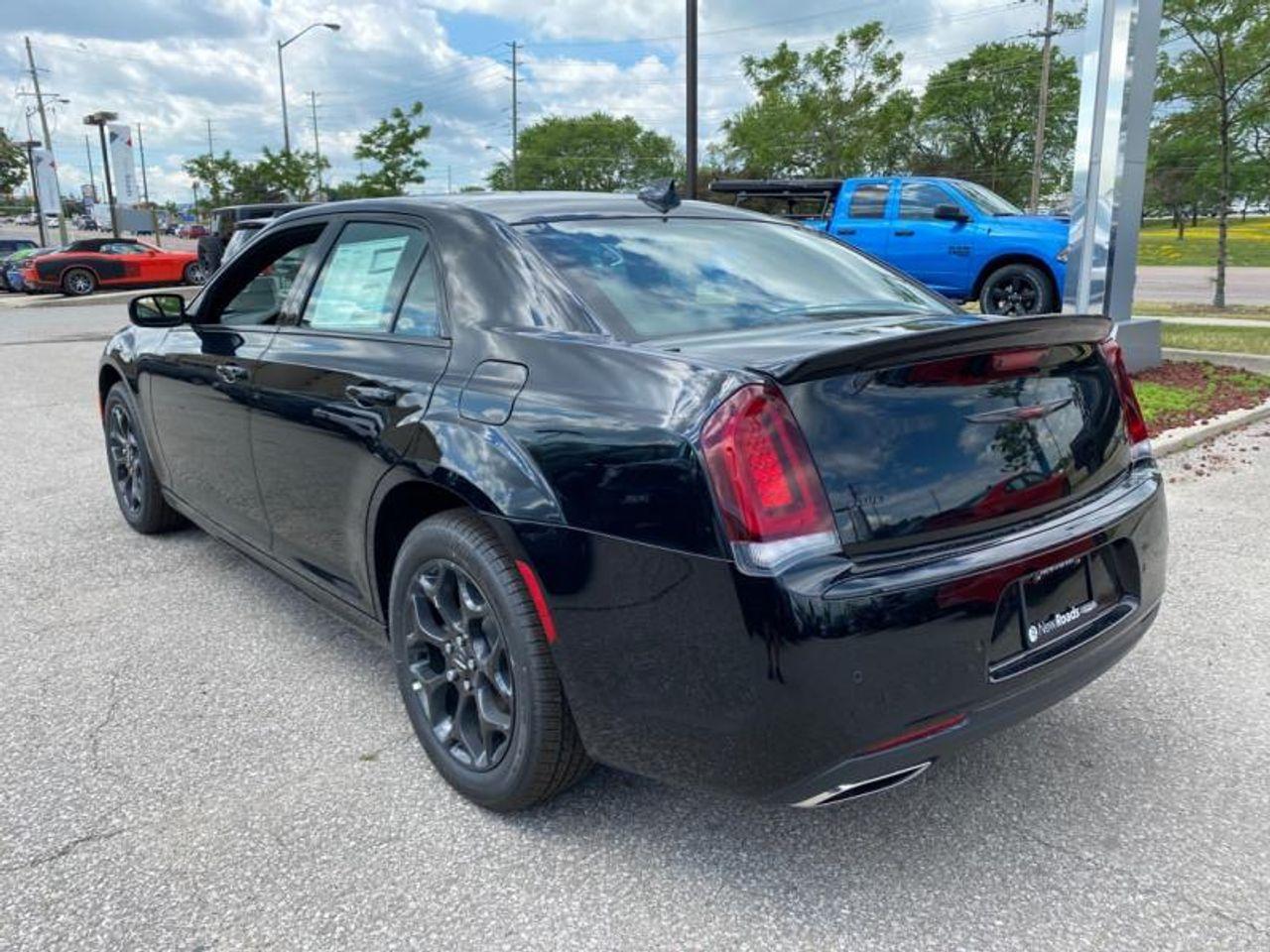 2021 Chrysler 300 LX-2