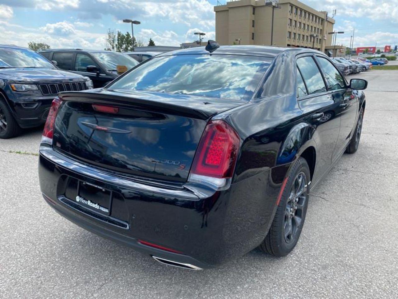 2021 Chrysler 300 LX-4