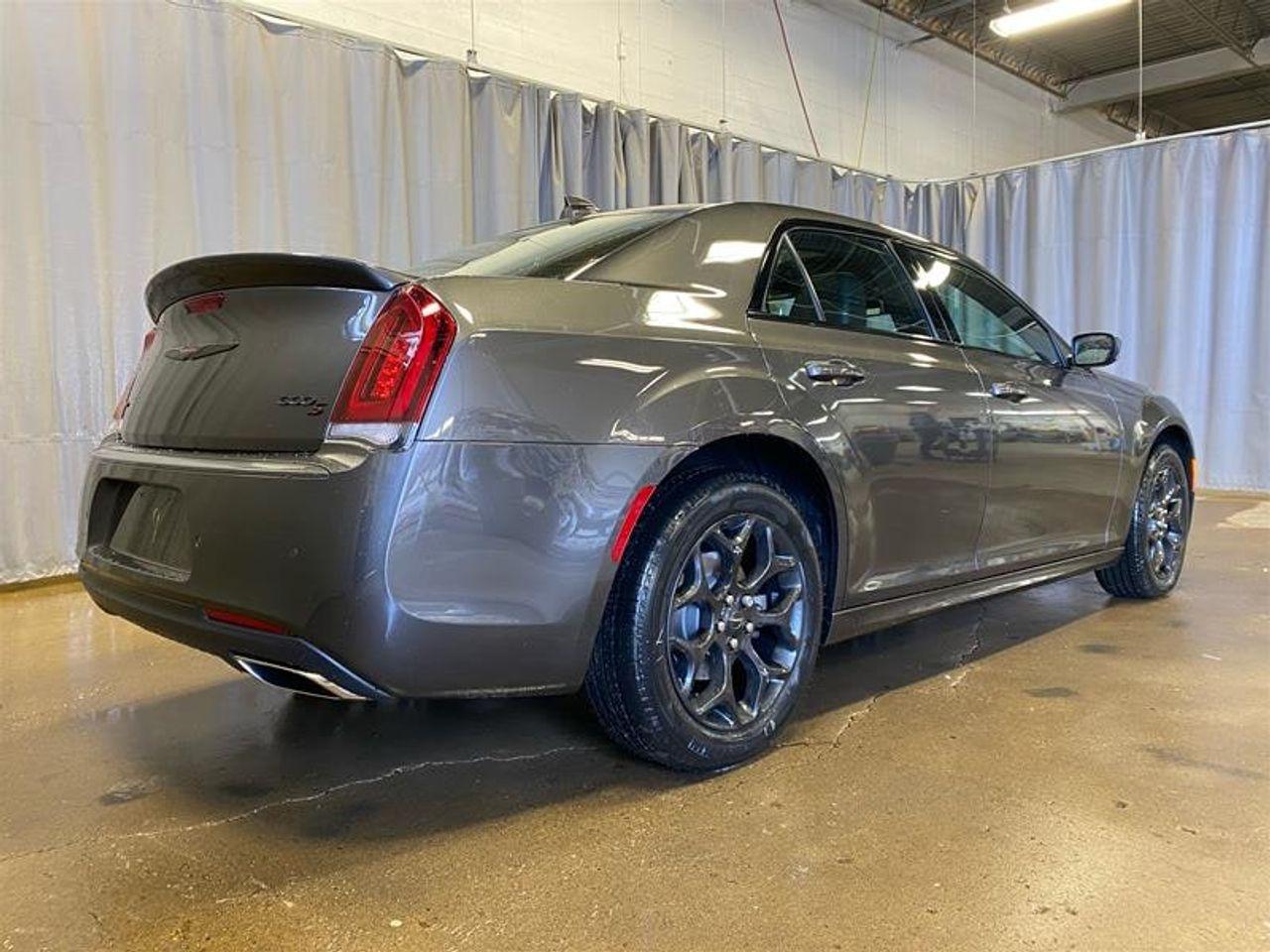2021 Chrysler 300 LX-2