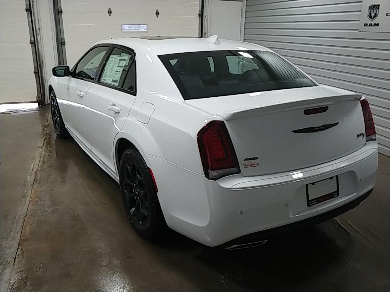2021 Chrysler 300 LX-2