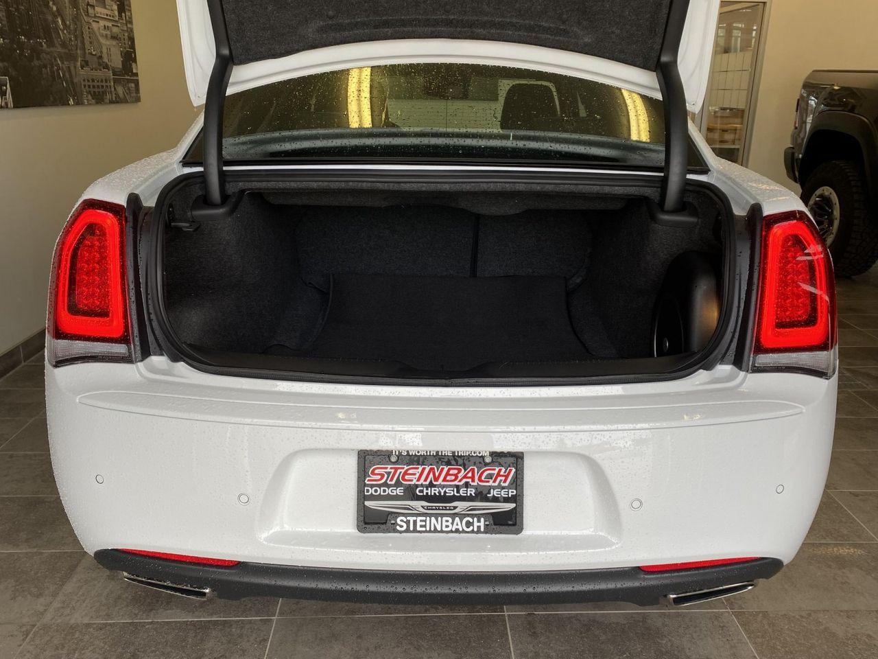 2021 Chrysler 300 LX-4