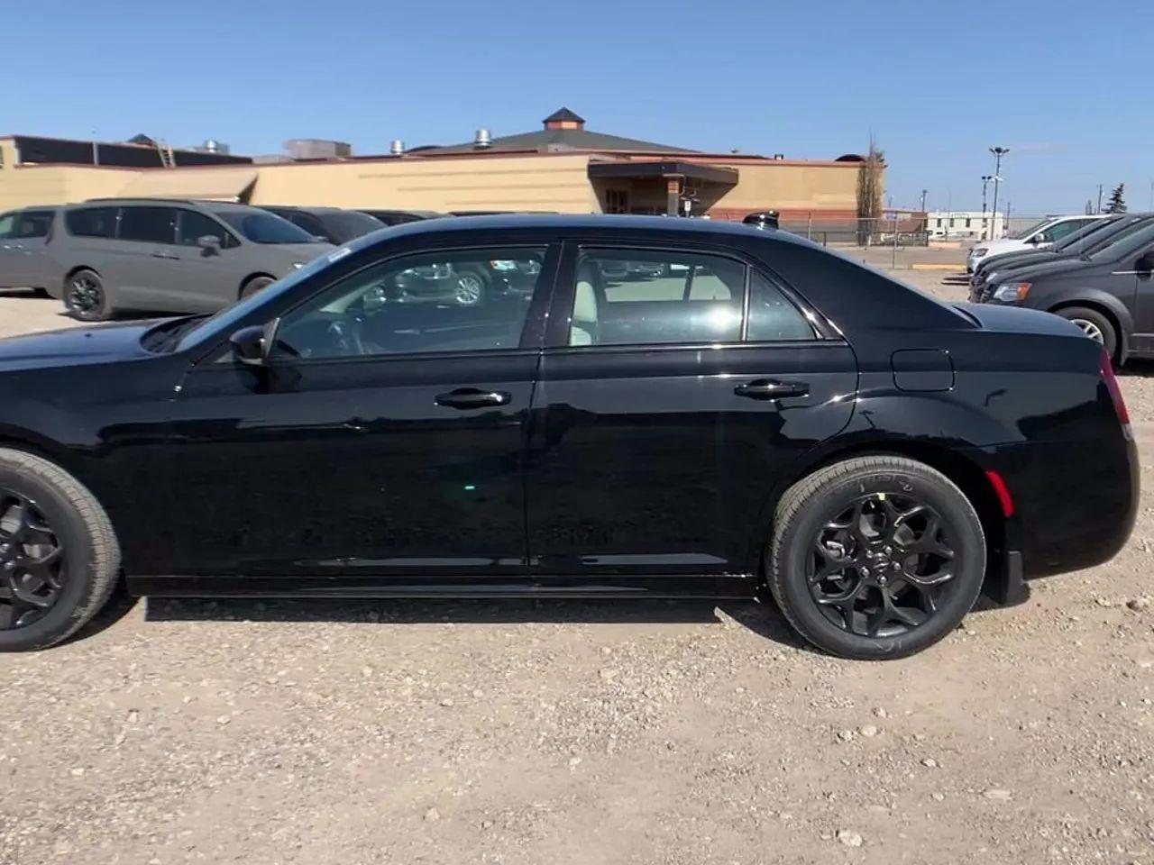 2021 Chrysler 300 Touring-4