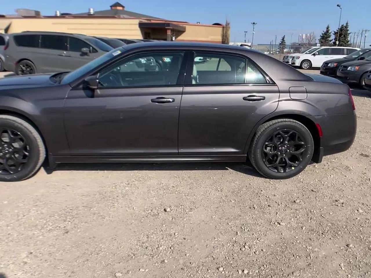 2021 Chrysler 300 Touring-4
