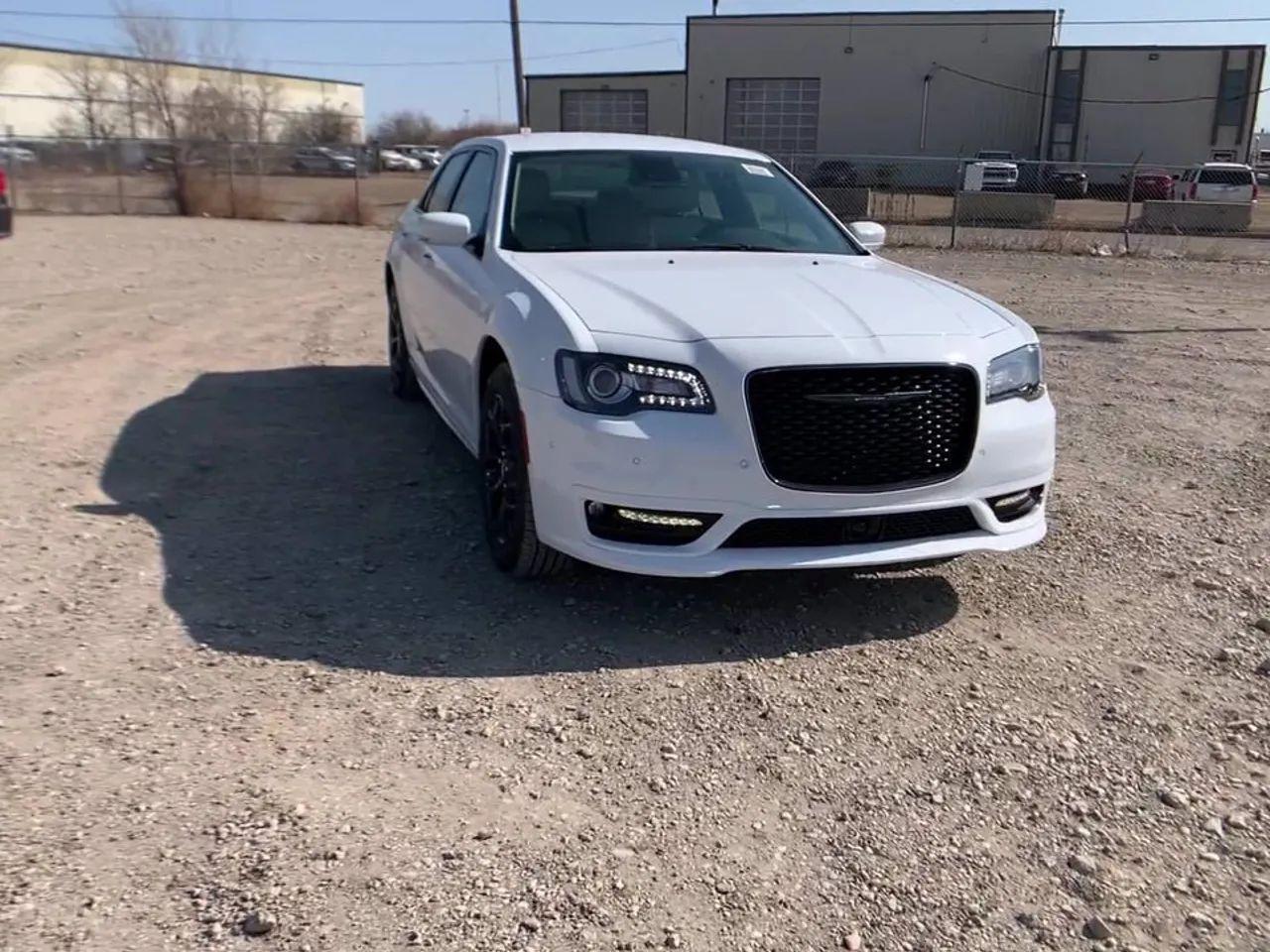2021 Chrysler 300 Touring-2