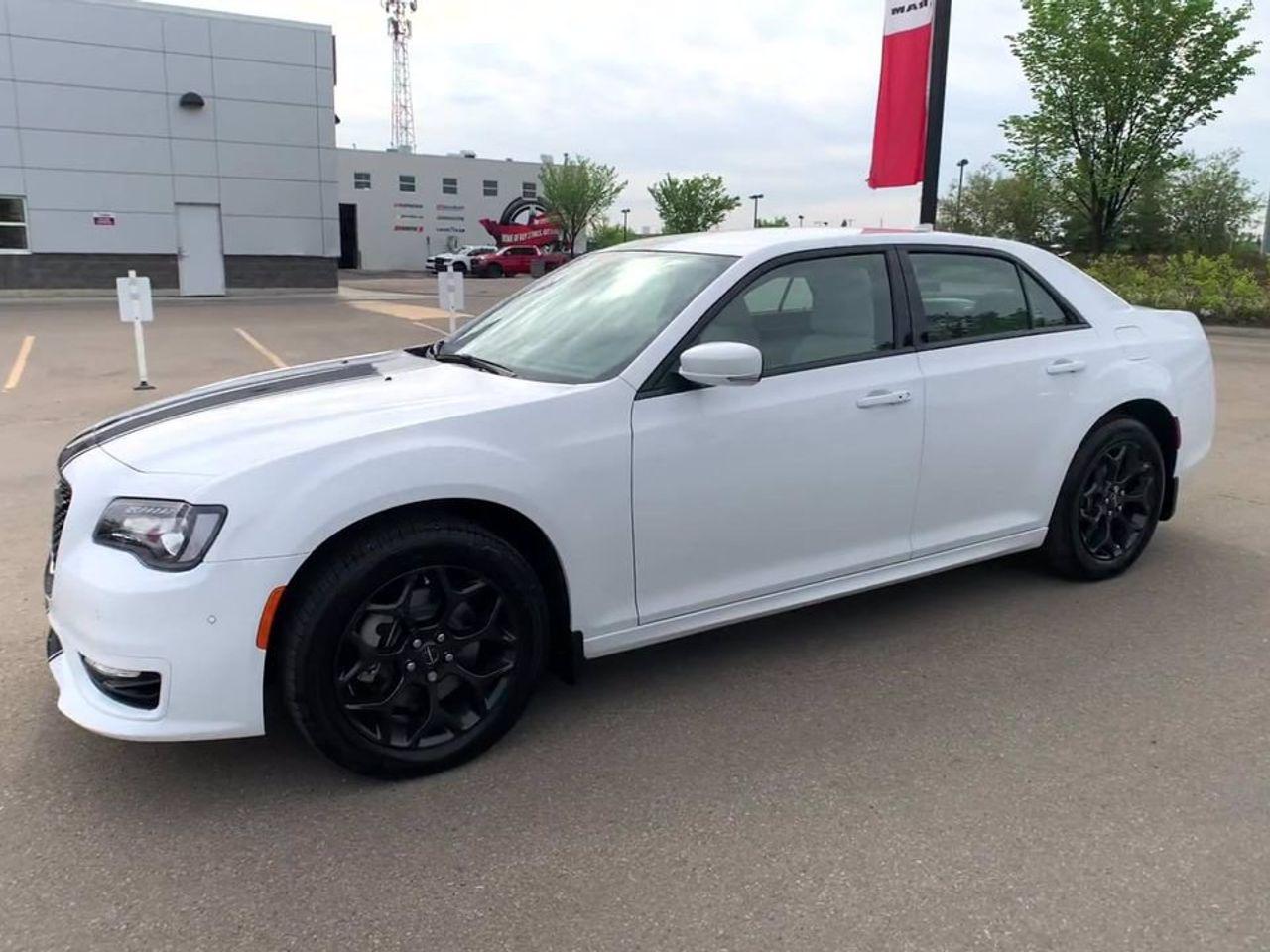 2021 Chrysler 300 Touring-3